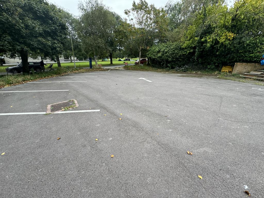 Lot: 103 - FORMER REGISTER OFFICE ON A PROMINENT PLOT WITH REDEVELOPMENT POTENTIAL - Part of the car park